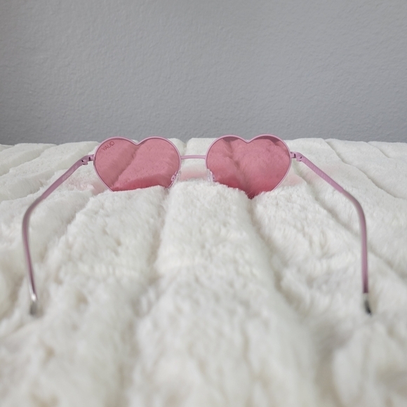 QUAY // ltd ed heartbreaker pink metal heart shaped frames pink colored sunnies main image 12